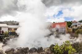 Fumée de soufre, village Maori de Whakarewarewa