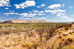 Alice Springs du haut de Meyers Hill, vue sur Heavytree Gap