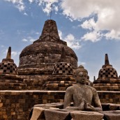 Borobudur et Prambanan, deux temples, deux styles