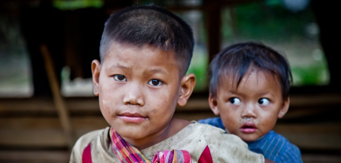 Petits frères laotiens