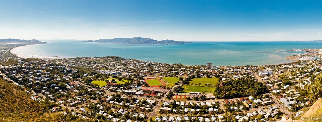 Panoramique de Townsville et Magnetic Island depuis Castle Hill