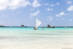 Grand soleil sur la baie d'Upi, île des Pins