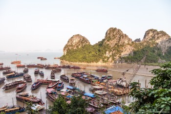 Bateaux sur la baie d'Halong, Vietnam