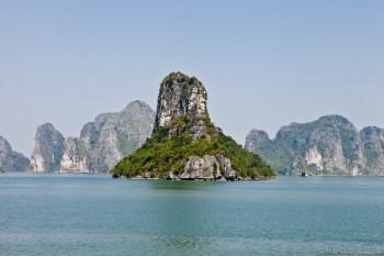 Rocher dans la baie d'Halong, Vietnam