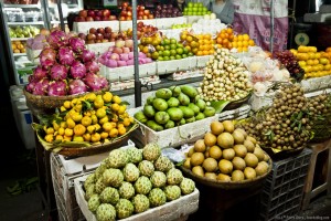 Etale de fruits, marché de Phnom Penh, Cambodge